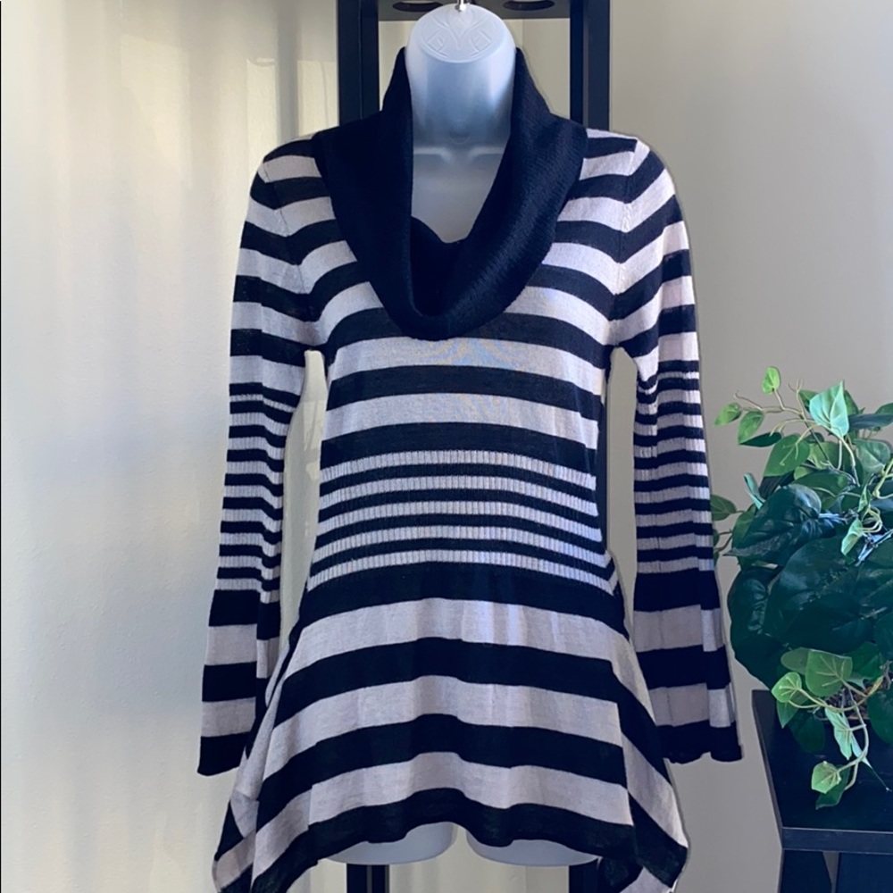 ✨ TC fashion sweater striped black white